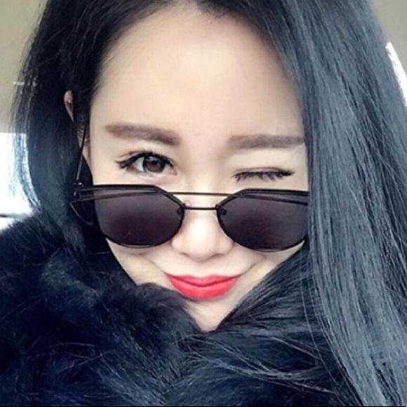 Black Mirrored Sunglasses - Picture 4 of 6